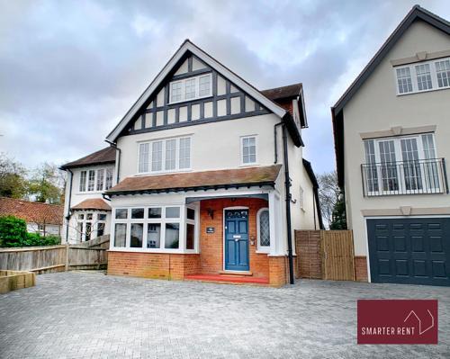 Thames Ditton Apartment | Thames Ditton 4 Bedroom Detached House