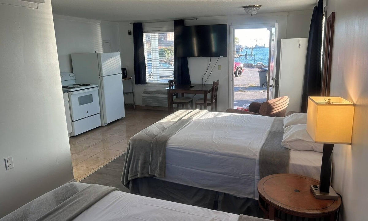 Groton Hotel | Thames Inn & Marina