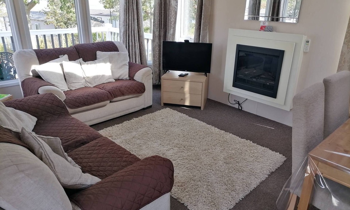 Allhallows Apartment | Thames view - Wheelchair-Friendly Static Caravan