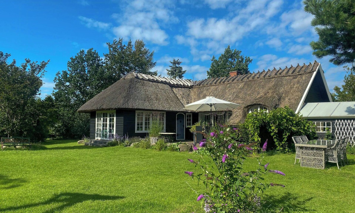 Hoeve Strand House | Thatched cottage near family beach in Odsherred