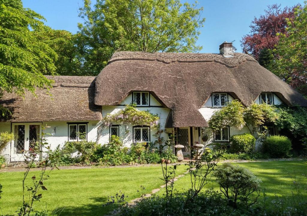 Ibsley Bed & Breakfast | Thatched Eaves