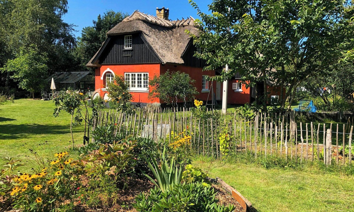 Hoeve Strand House | Thatched house from 1924 close to the beach