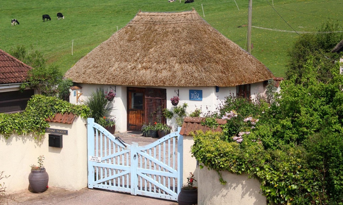 Stokeinteignhead House | Thatched seaside Cottage