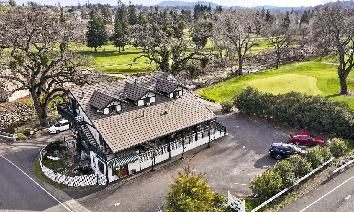 Valley Springs Bed & Breakfast | The 10th Green Inn