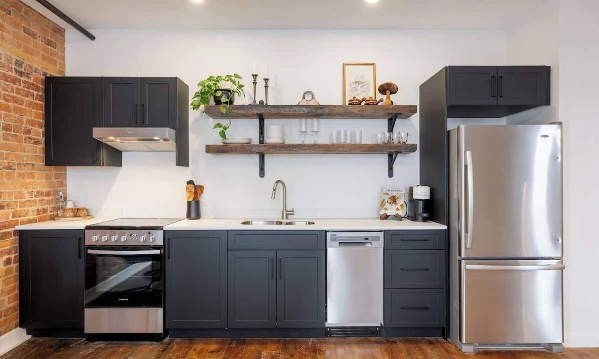 Renfrew Apartment | The 1850 Industrial Loft