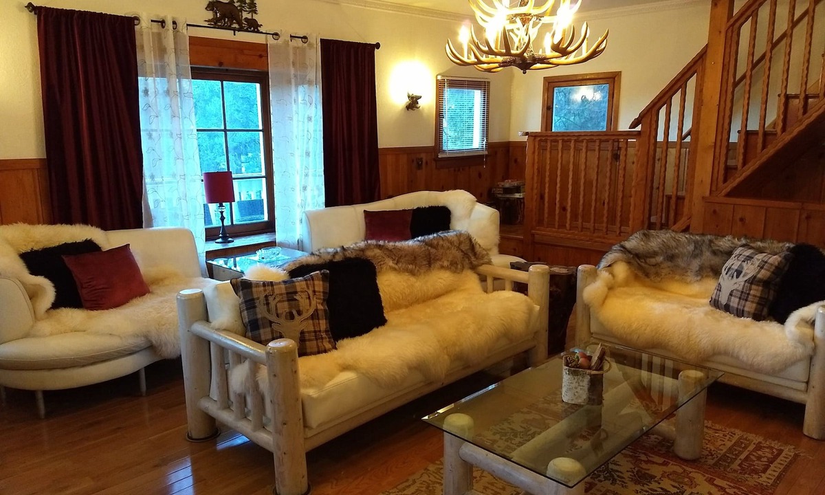 Twin Peaks Cabin | The 3 Bears Lodge!