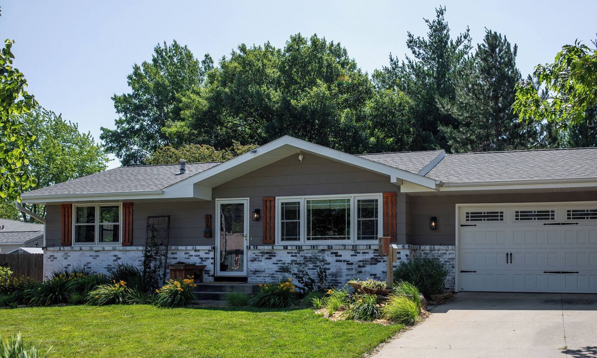 Ames House | The 410 Farmyard