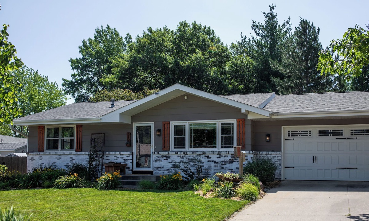 Ames House | The 410 Farmyard