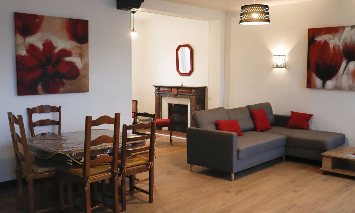 Saint-Georges-des-Groseillers House | The 6-poppy house