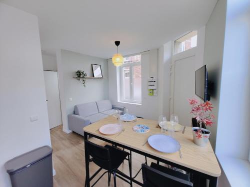 Wazemmes Apartment | The 7th Art - Appartement for 4 Home cinema