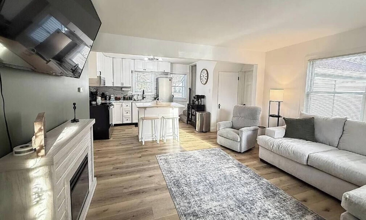 Montevideo House | The 7th Street Charmer - Fully Remodeled