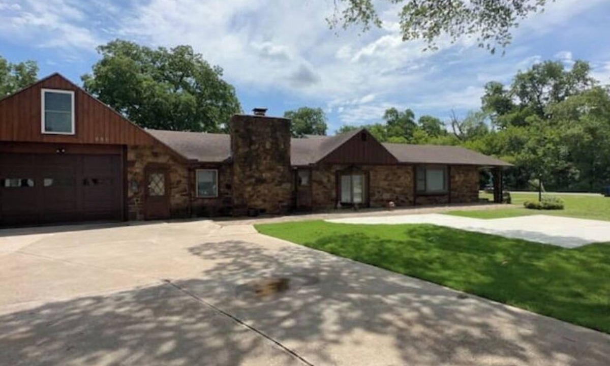 Pawhuska House | The 905, 4 bedrooms, 3 Full bath