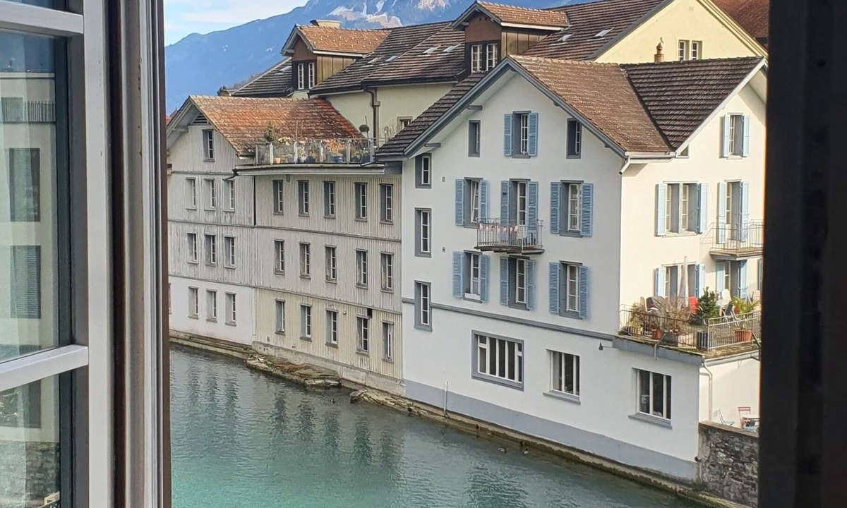 Unterseen Hotel | The Aarburg Hotel & Café