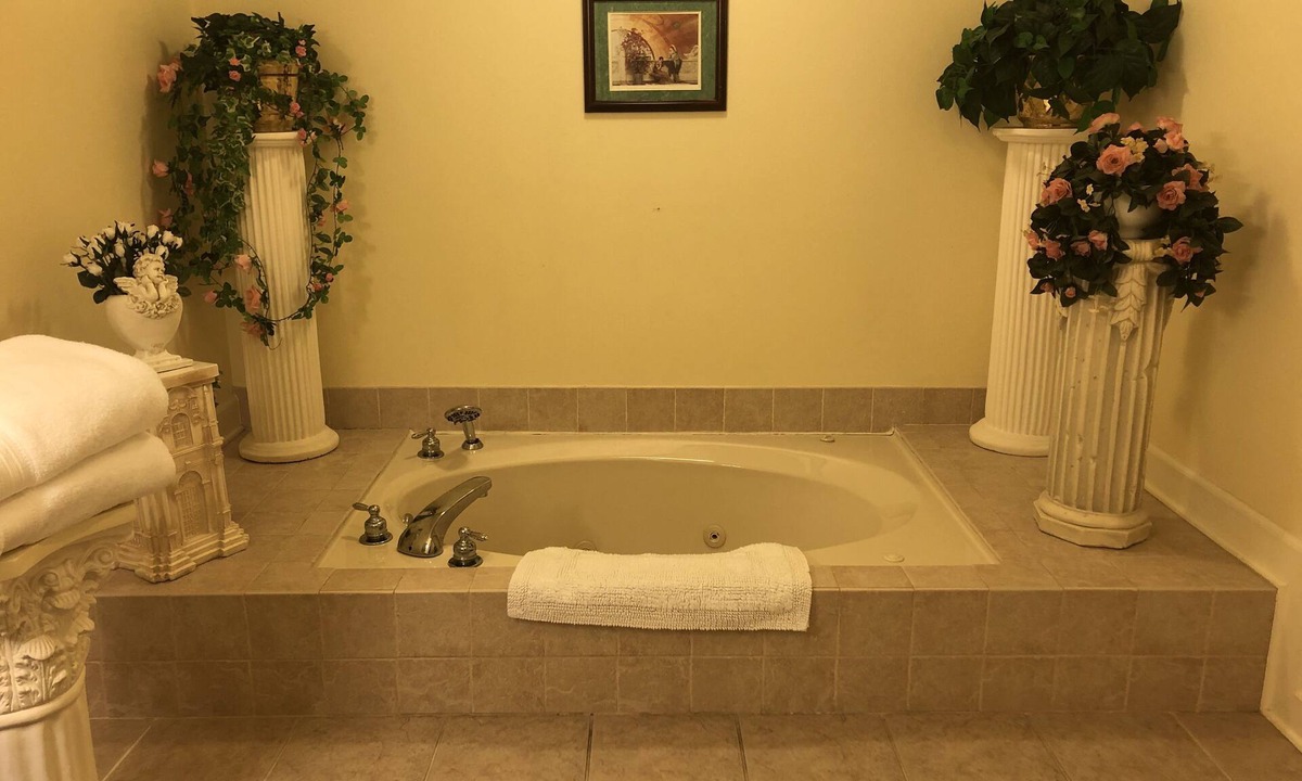Wilburn Bed & Breakfast | The Abbé House Inn