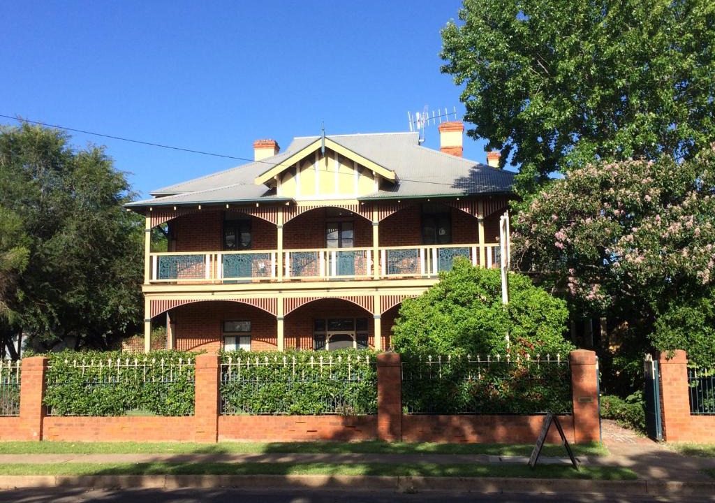 Narromine House | The Abbey Bed and Breakfast