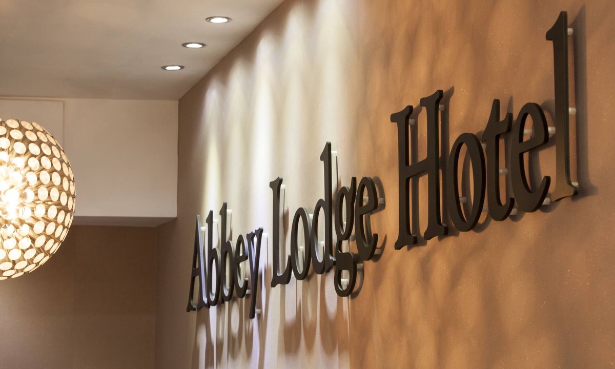 Shipley Hotel | The Abbey Lodge Hotel