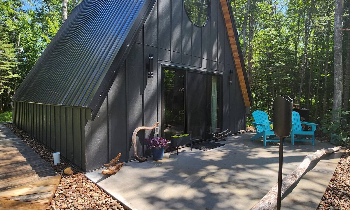 Bayfield Cabin | The Acorn of Little Sand BaynSecluded, Wooded, and Dog Friendly!