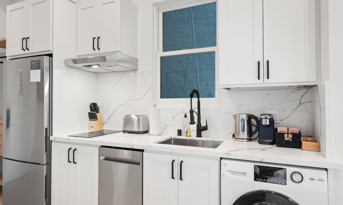 Pacific Heights Apartment | The Addison by Kasa | Light & Airy - Queen Studio | San Francisco