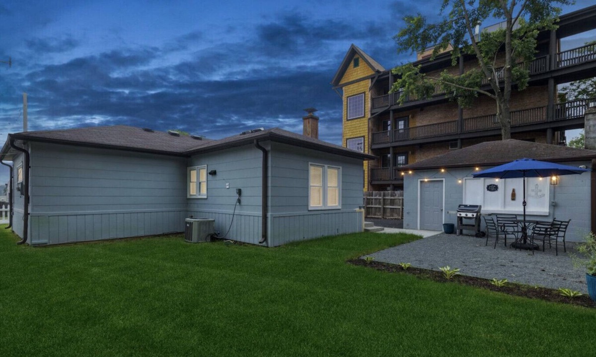 Wauconda House | The Adorable "Blue Breeze"!