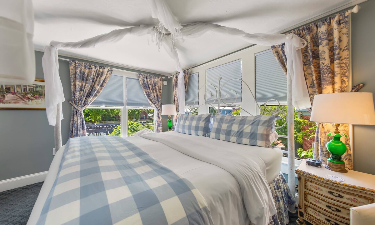 New Bern Bed & Breakfast | The Aerie Bed and Breakfast