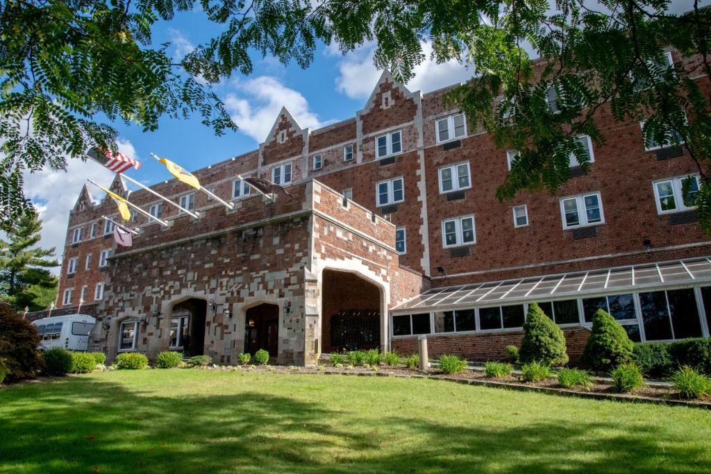 Summit Hotel | The Albion Summit