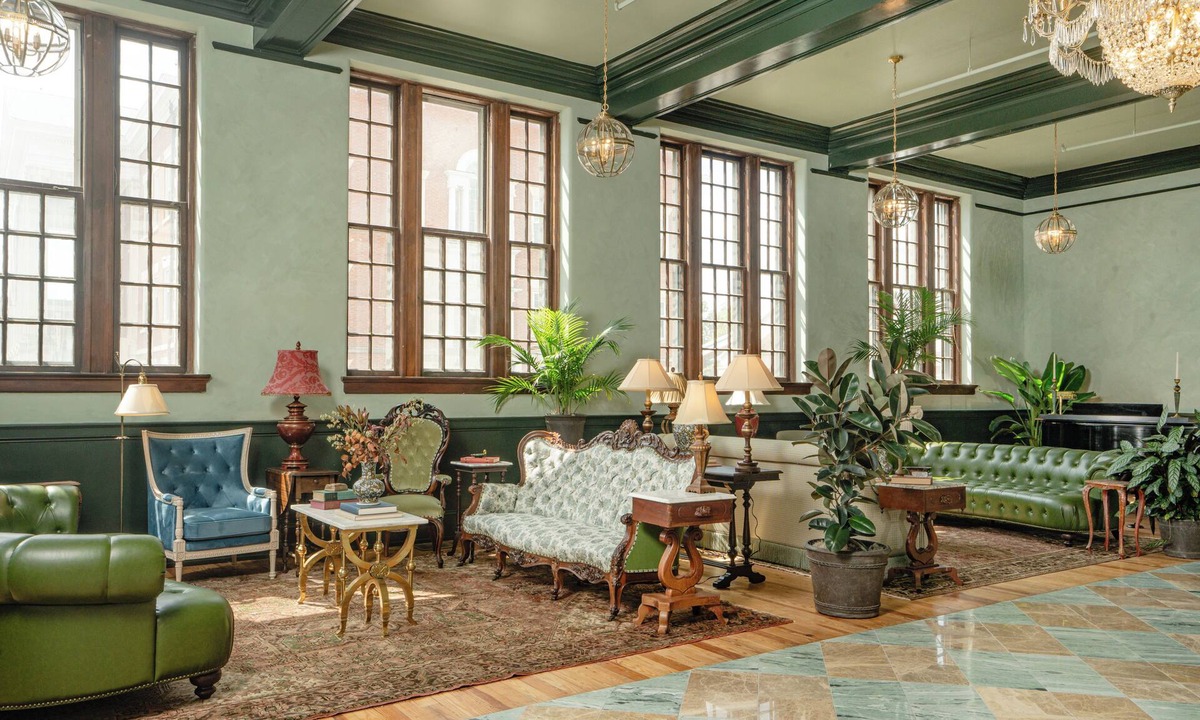 Versailles Hotel | The Aldenberg Hotel