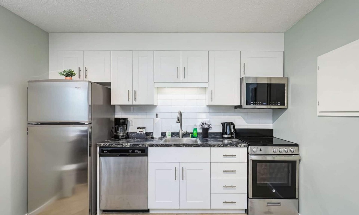 Collingwood Apartment | The Alpine - Central Collingwood Condo