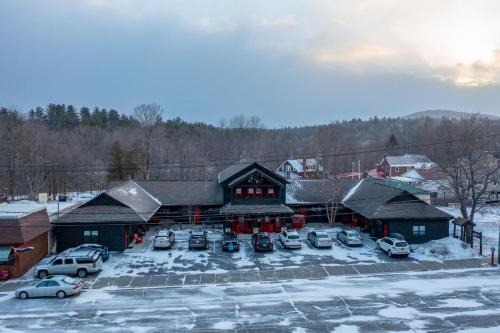 North Creek Hotel | The Alpine Lodge