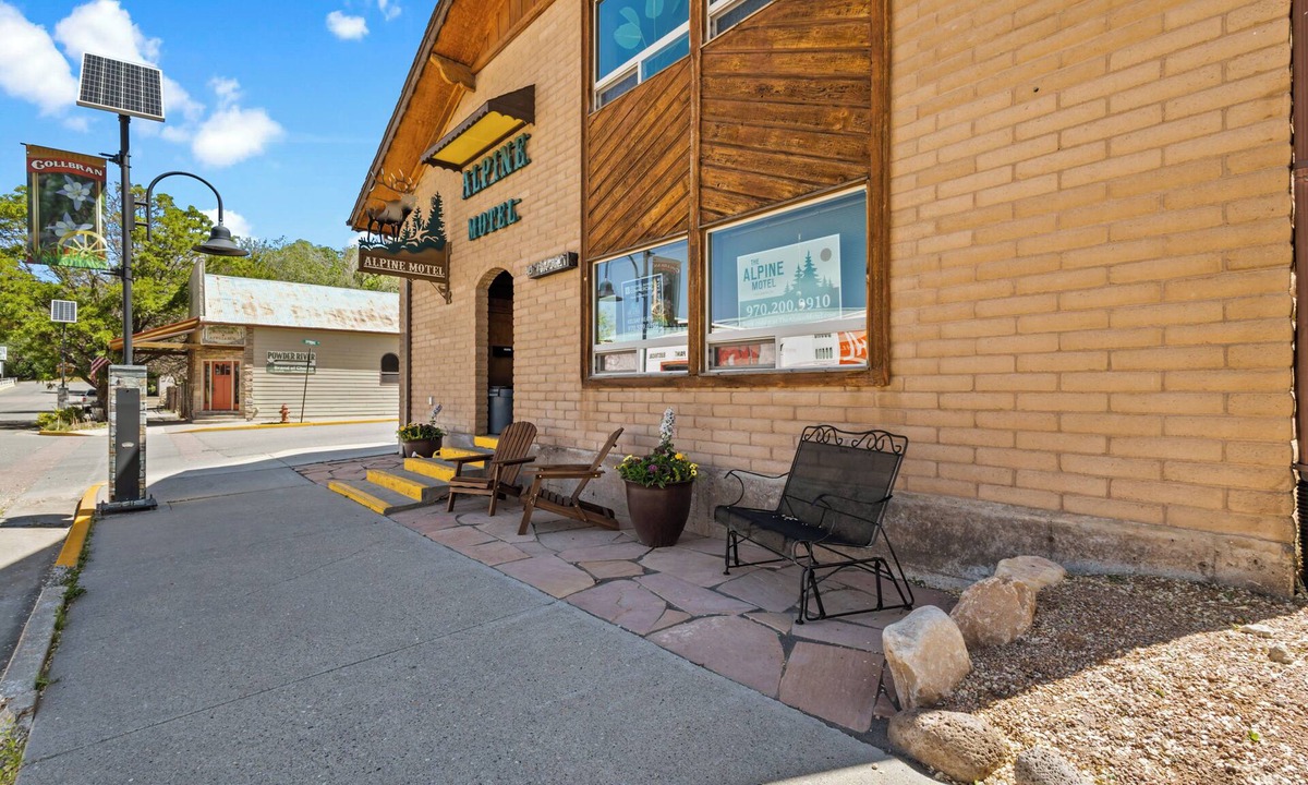 Collbran Hotel | The Alpine Motel