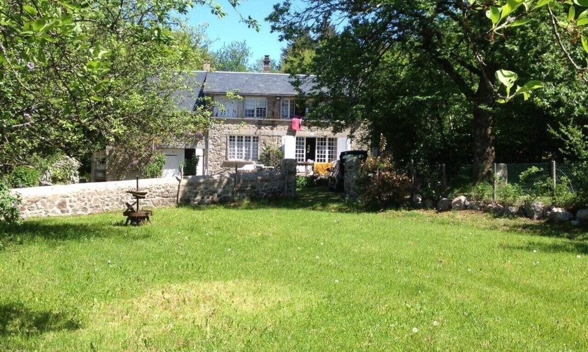 Alligny-en-Morvan House | The amber house