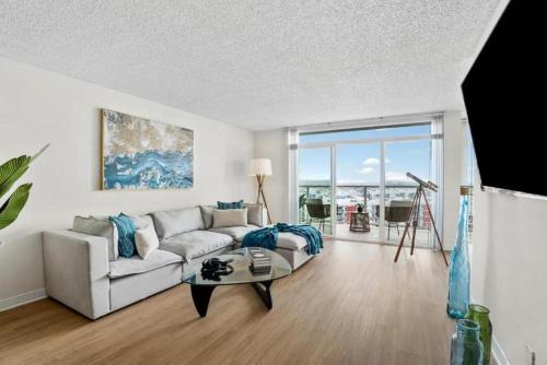 Marina Peninsula Apartment | The Amethyst Retreat - Marina 3BR Getaway Sunset Mesmerized