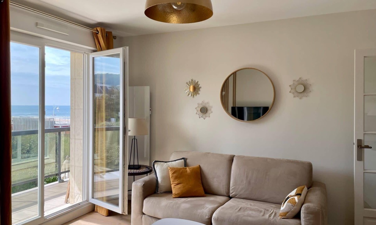 Benerville-sur-Mer Apartment | The ammonite sea view with large balcony