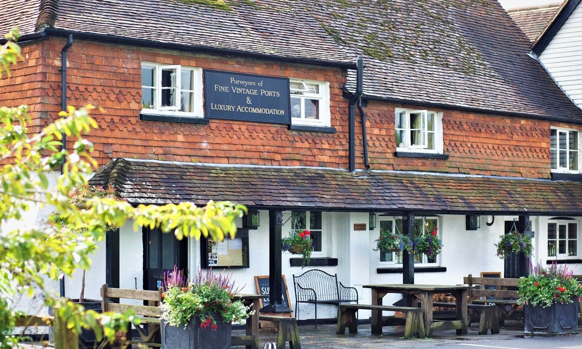 Lower Froyle Hotel | The Anchor Inn