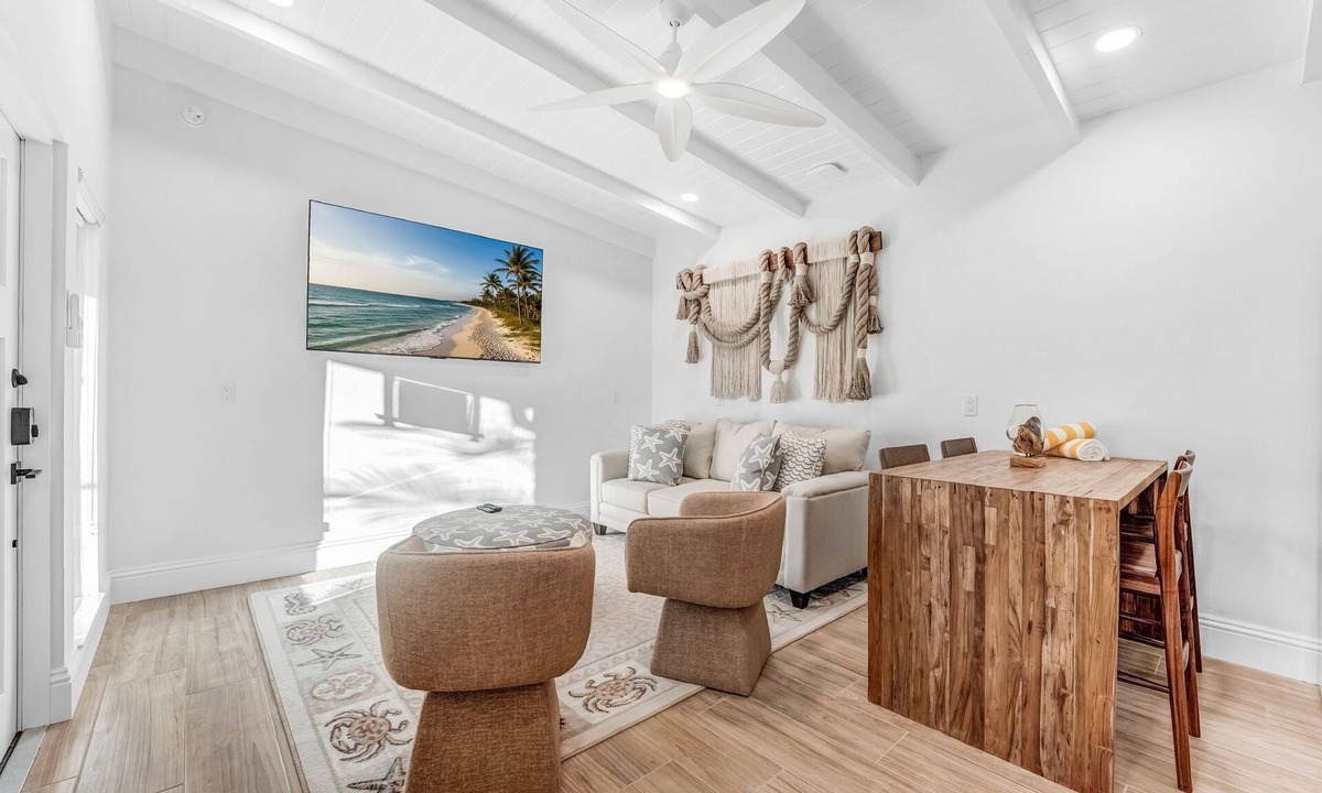 Sanibel Hotel | The Anchor Inn