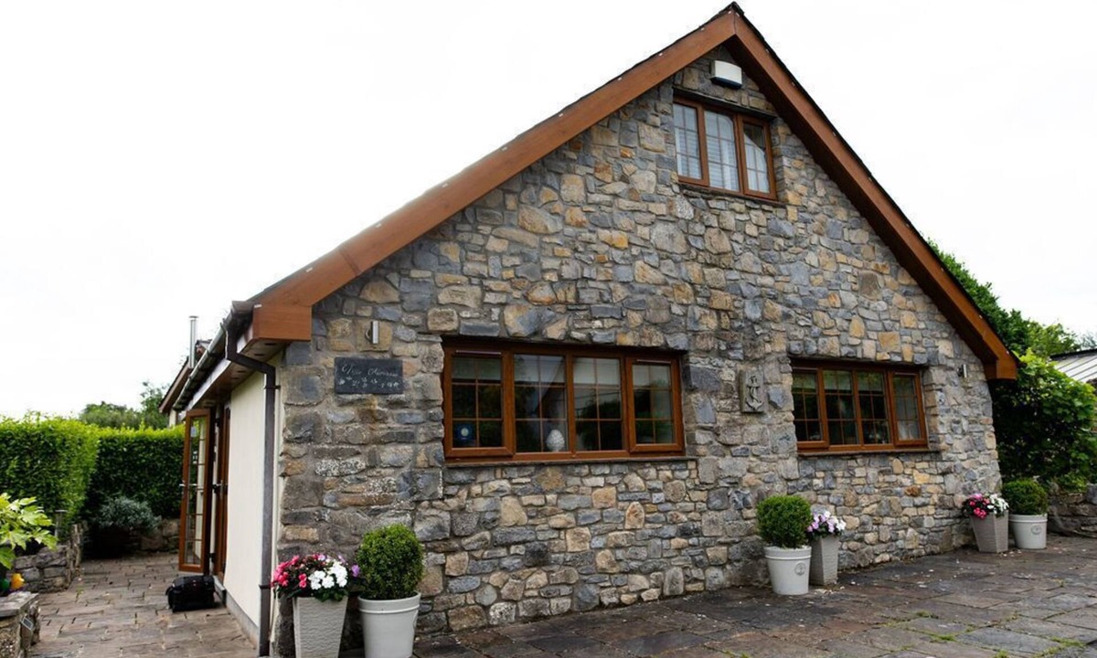 Barry Cottage | The Anchorage - two storey cottage.