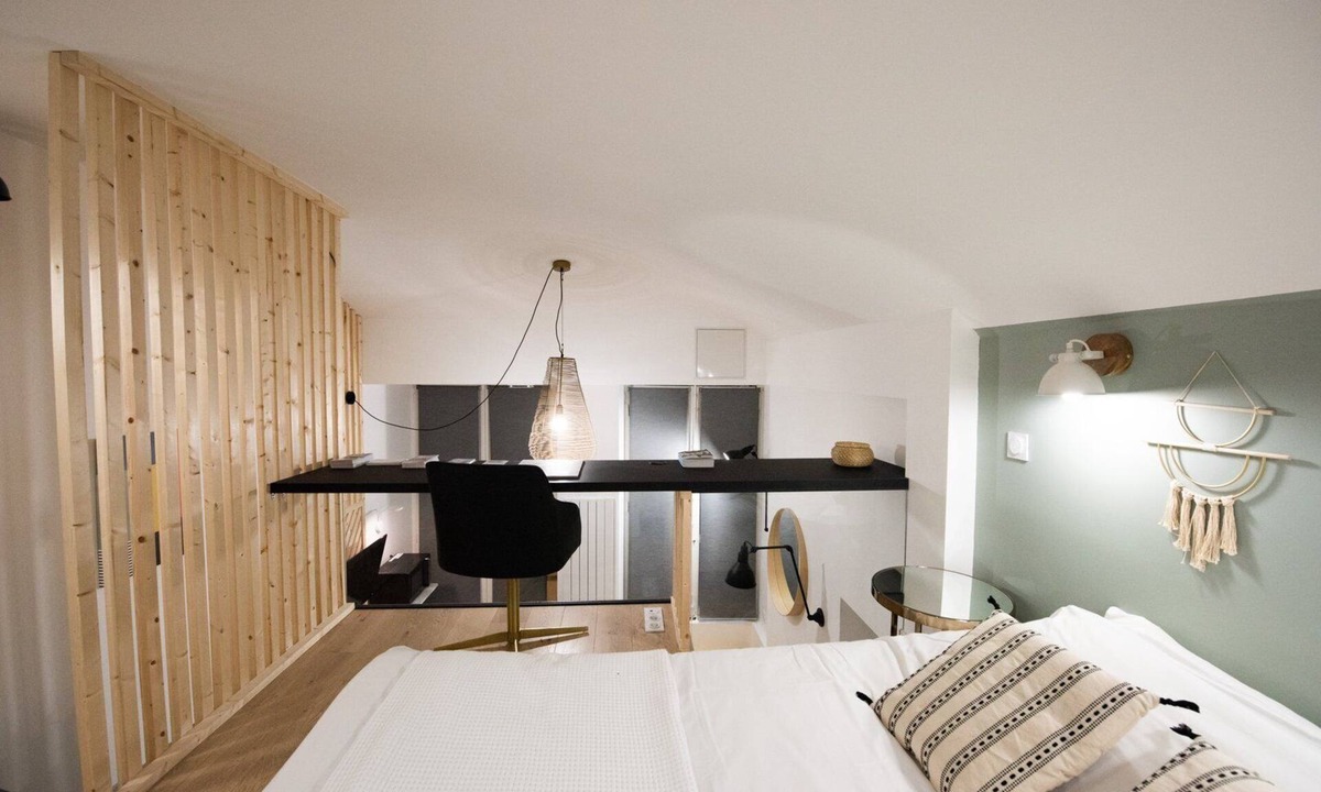 Griffon - Royale Apartment | The Andre Duplex - Cosy & modern studio Terreaux