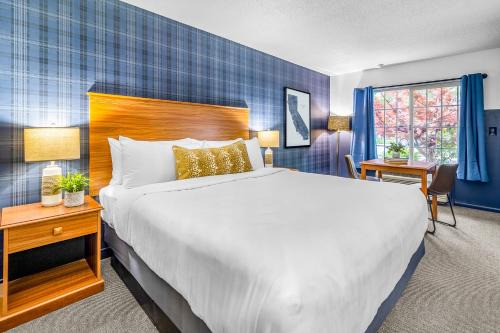 Dunsmuir Hotel | The Angler Lodge