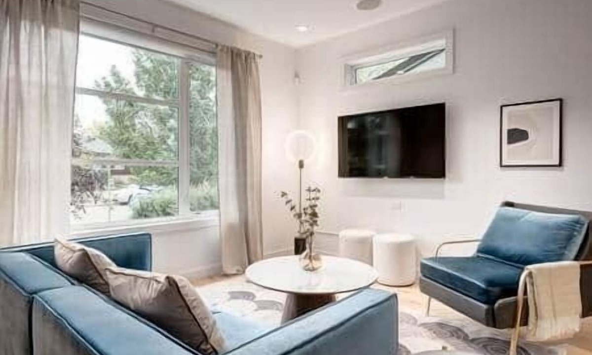 Richmond House | The Anna | One of Calgary’s Most-Booked 5-Bed Homes in Marda| 4BR |Custom Sauna