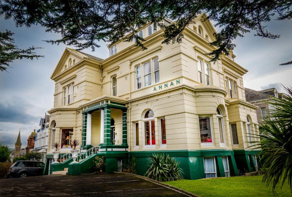 Llandudno Bed & Breakfast | The Annan Hotel