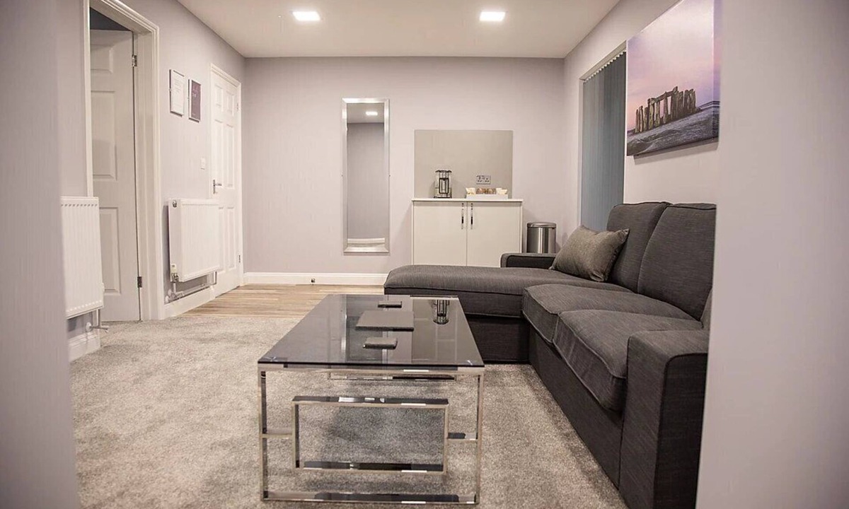 Weyhill House | The Annexe @ Elmbank - Adults Only