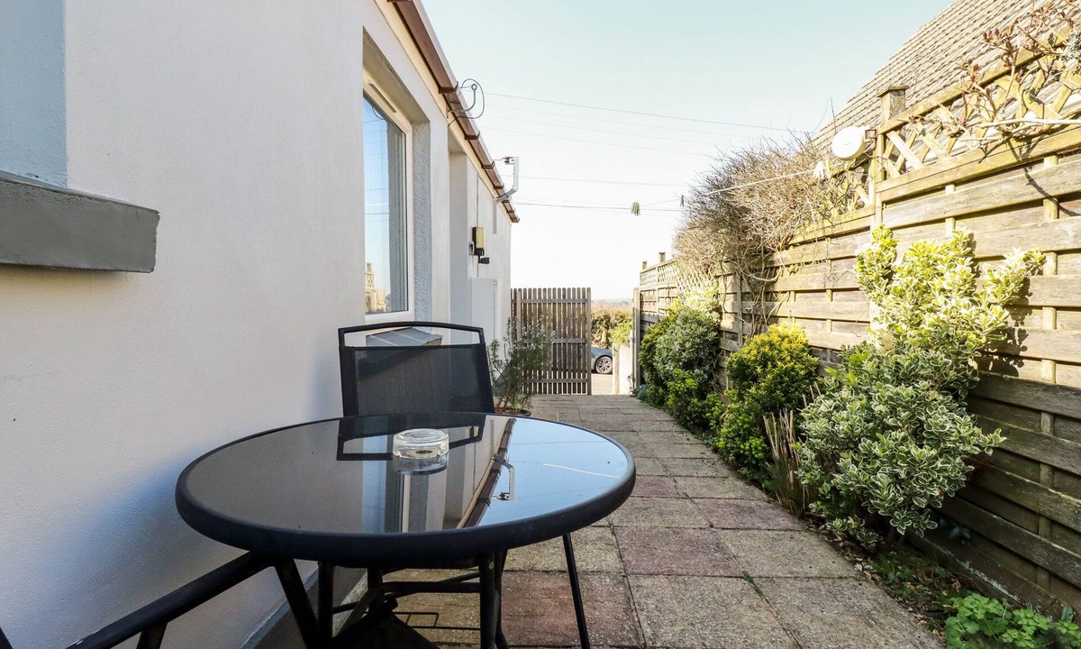 Stenalees Cottage | The Annexe, Laburnum