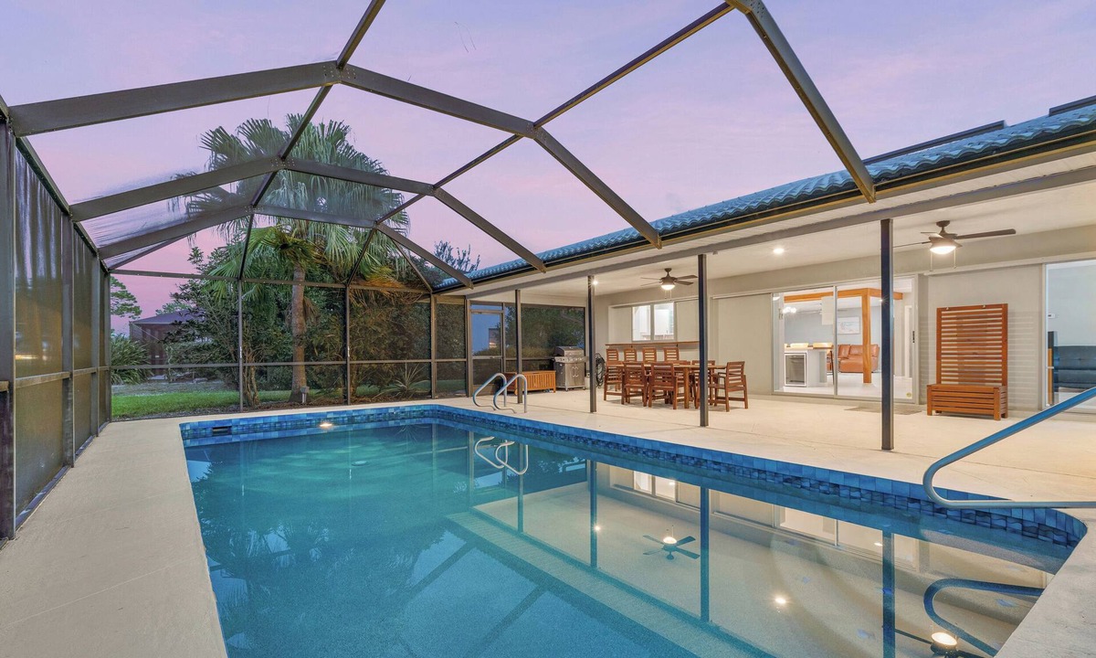 Braden River House | The Aqua House | Heated Pool + On The Golf Course