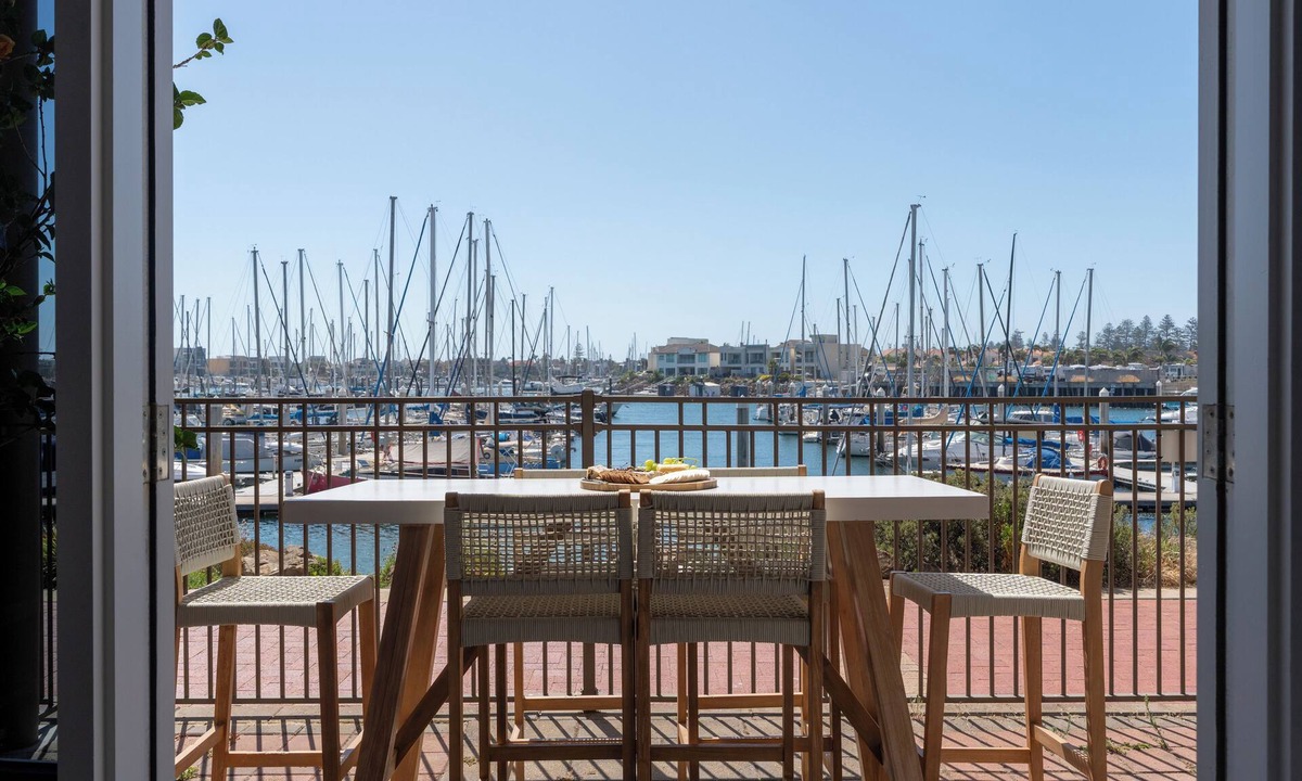 North Haven Apartment | 'The Aquarium' Waterfront Apartment