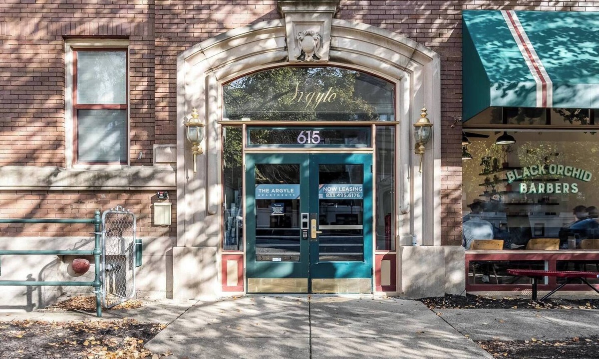 Chatham-Arch Apartment | The Argyle on Mass Ave