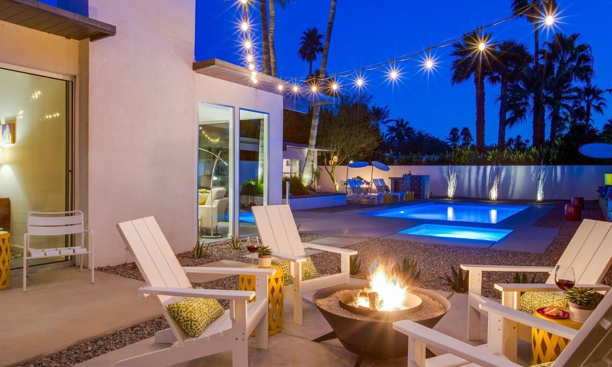 Racquet Club Estates House | The Arrow – Swanky Mid-Mod Palm Springs Escape