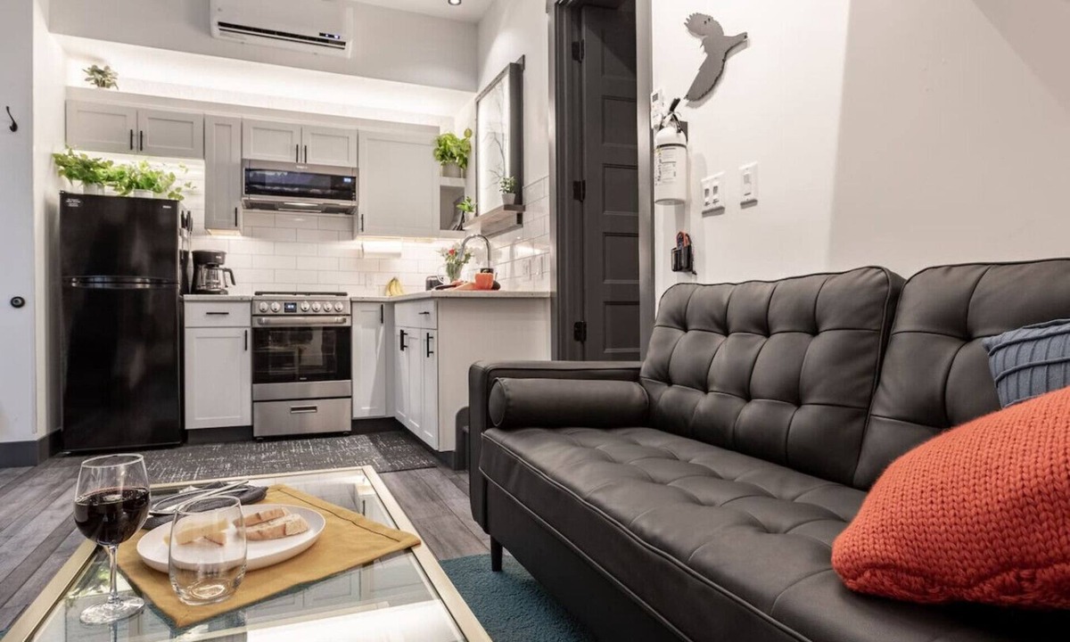 Indianapolis Condo | The Art Loft @Keystone Modern 1 Bed/1BA Studio