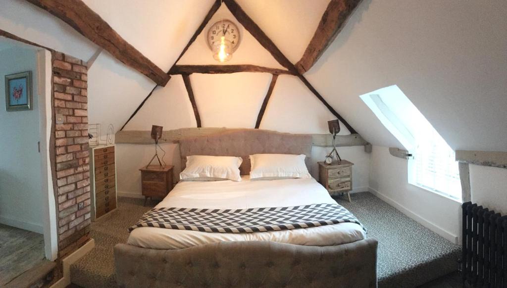 Henley-in-Arden Apartment | The Art Studio