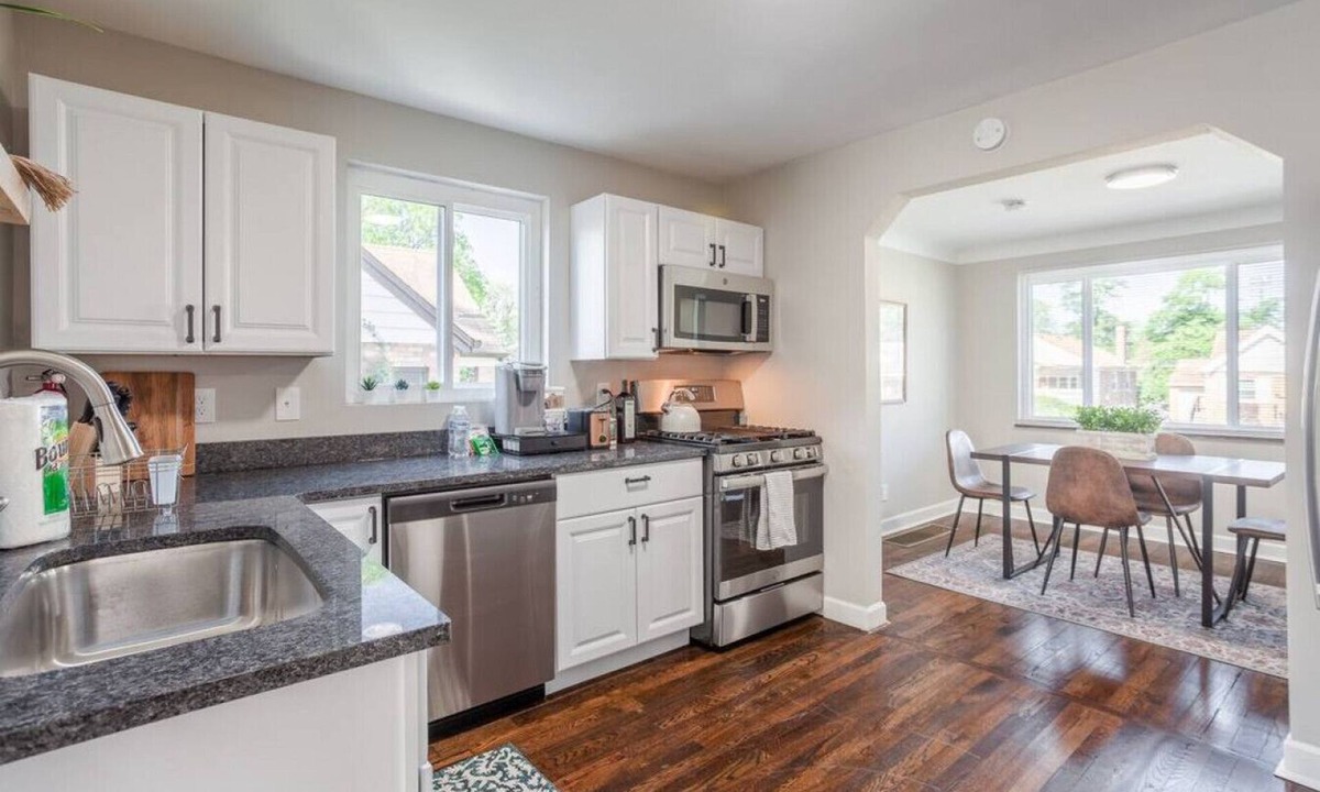 Oakley Apartment | The Artist's Alcove: Colorful 2Bed in Oakley 15 min to Downtown