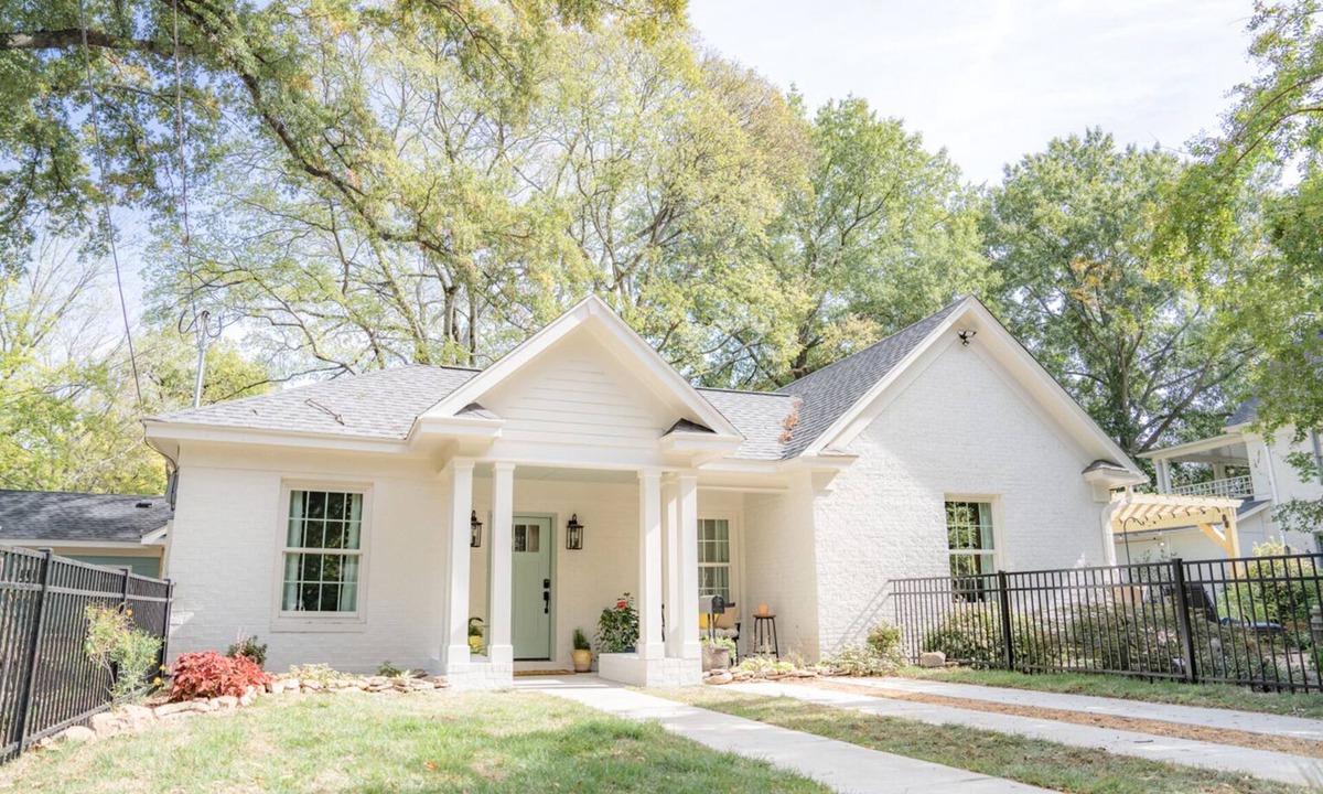 Conway Apartment | The Artist's Cottage: workspace & studio apt for artists/dancers/writers/etc.