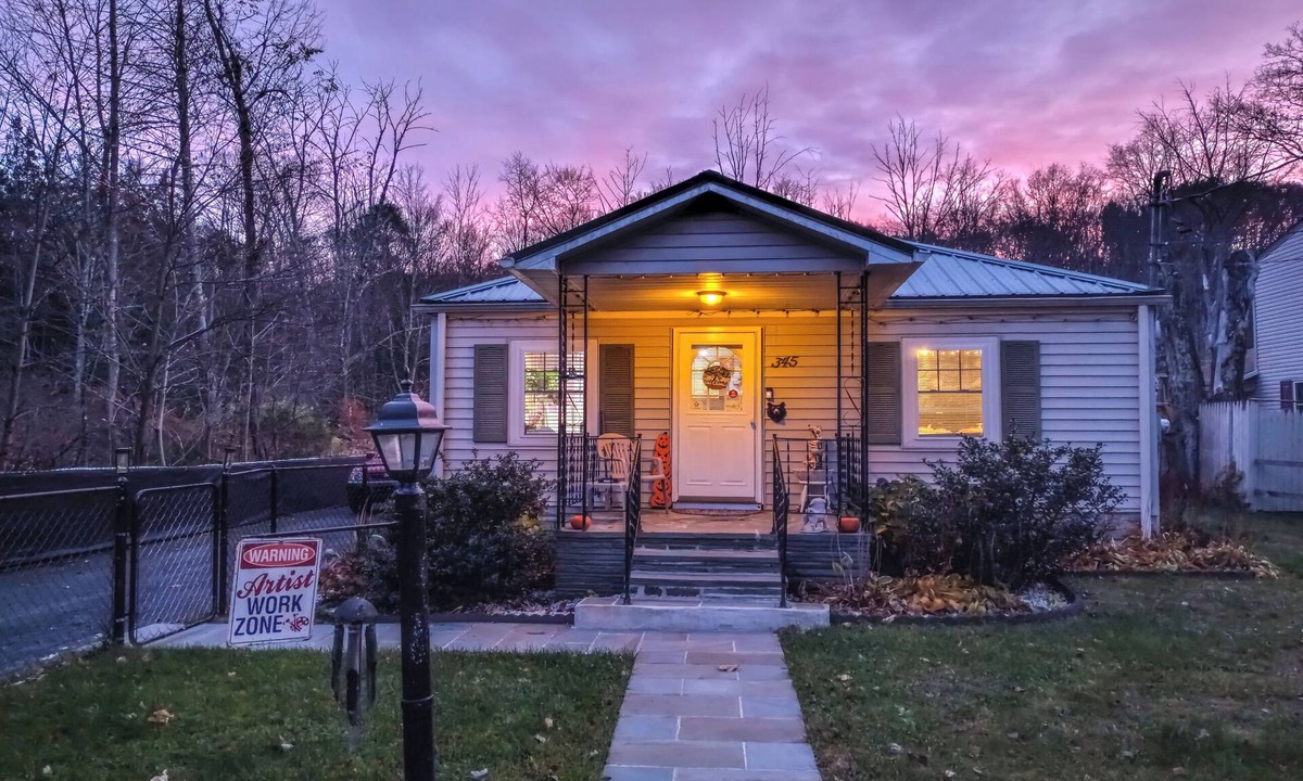 Scotrun House | The Artist Studio Loft Inc